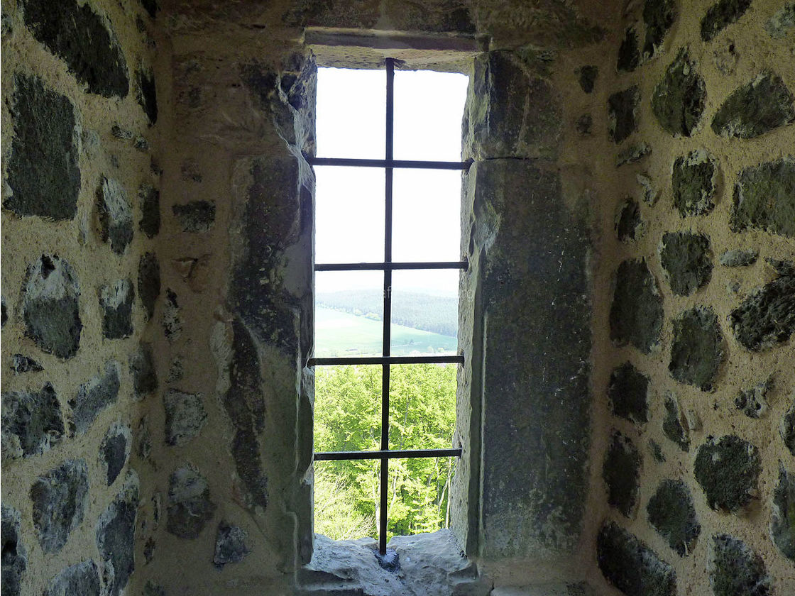 Die Weidelsburg bei Naumburg (Foto: Karl-Franz Thiede)